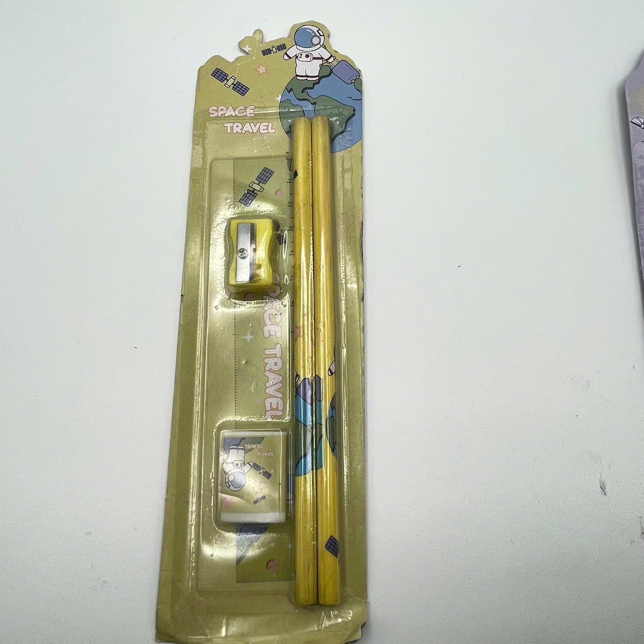 Combo bút chì thước kẻ tẩy gọt bút chì màu vàng